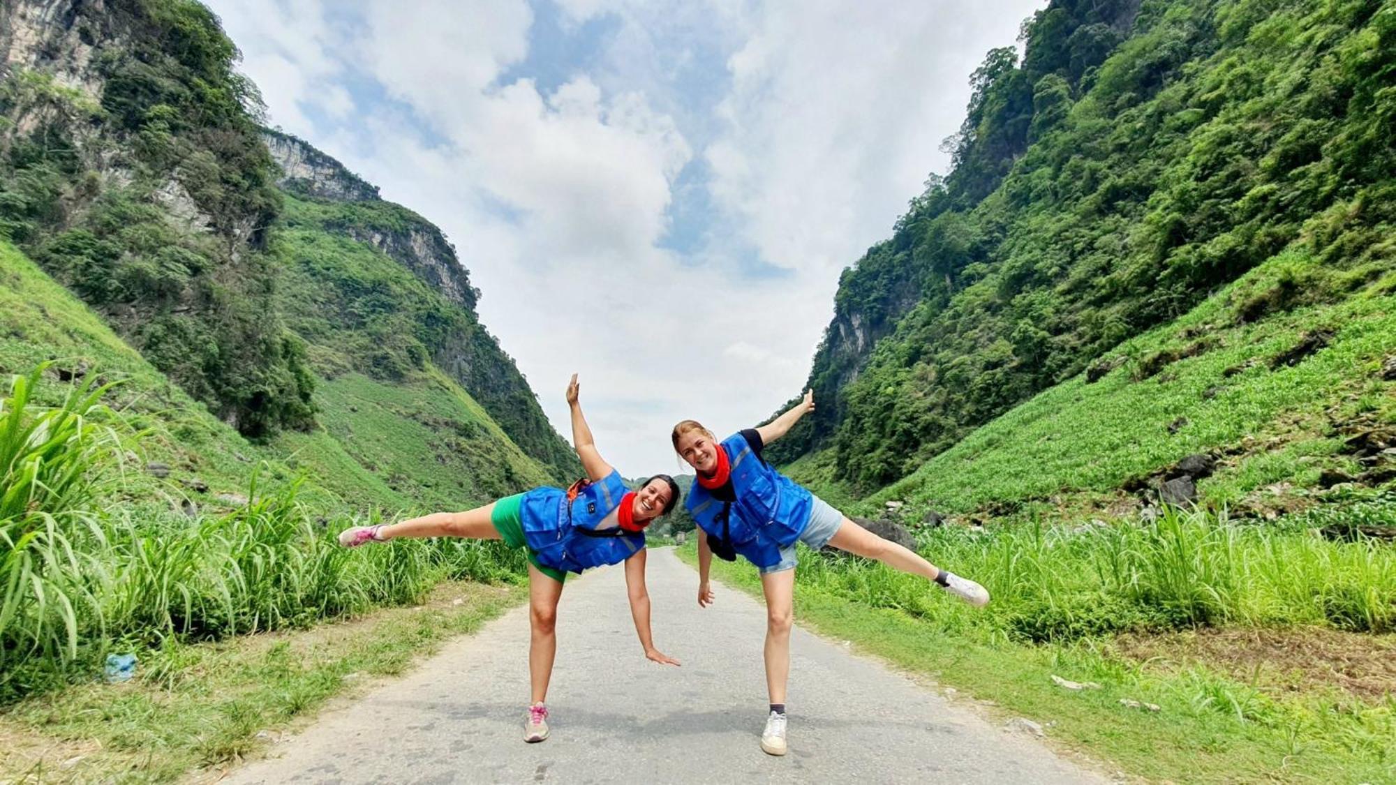 Yolo Ha Giang Adventures, Motorbike And Loop Tours Hotel Eksteriør billede