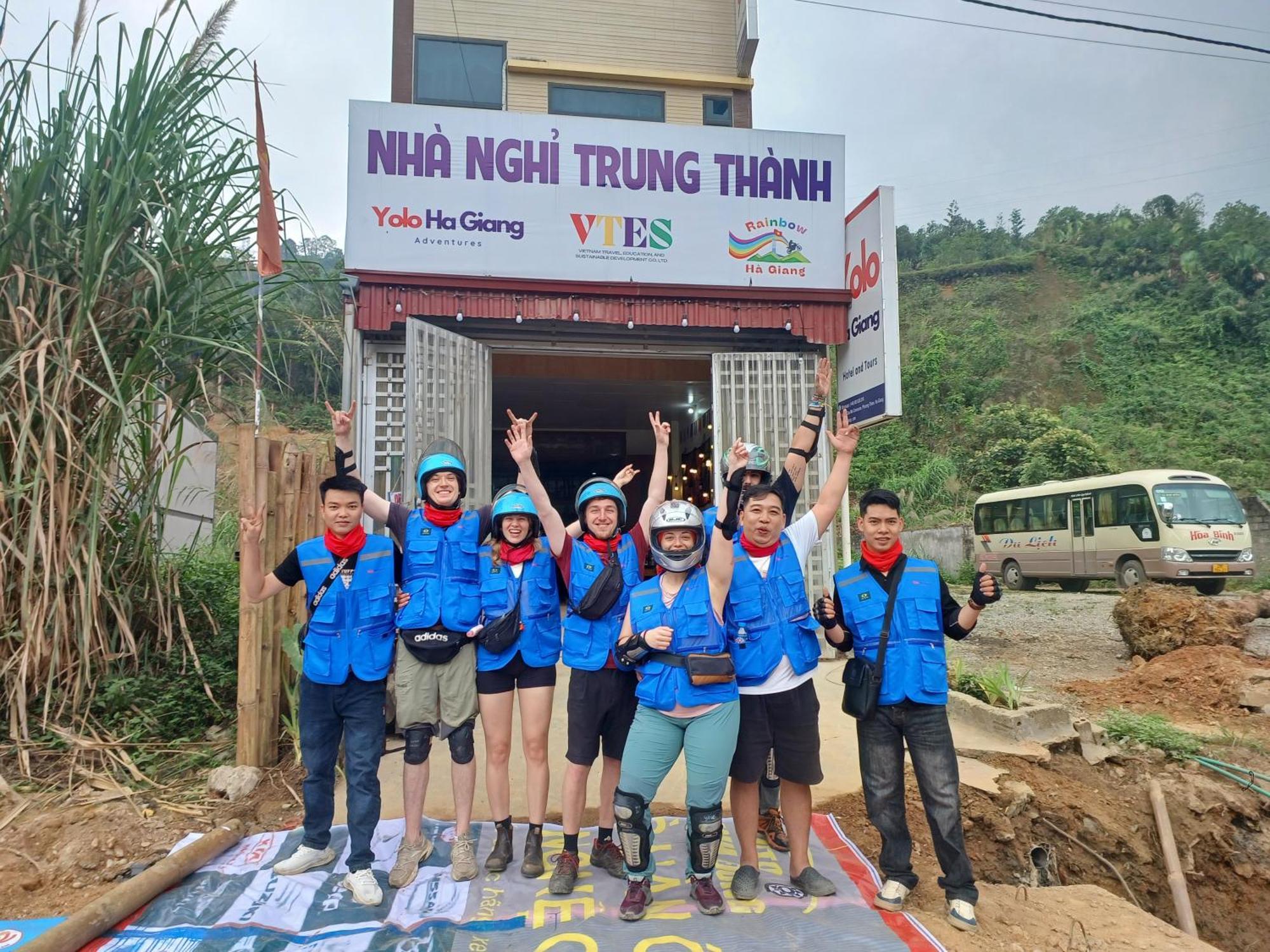 Yolo Ha Giang Adventures, Motorbike And Loop Tours Hotel Eksteriør billede