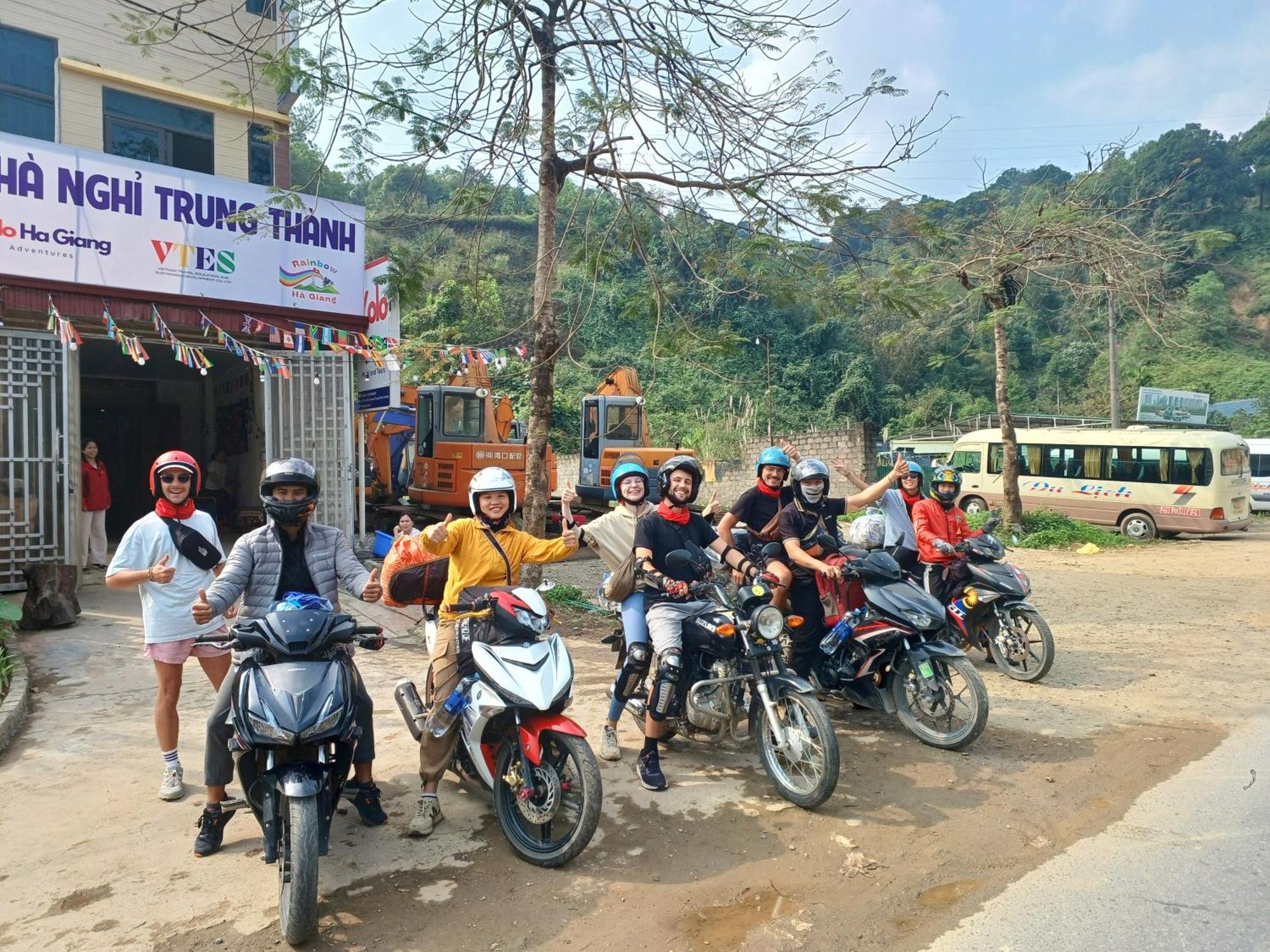 Yolo Ha Giang Adventures, Motorbike And Loop Tours Hotel Eksteriør billede