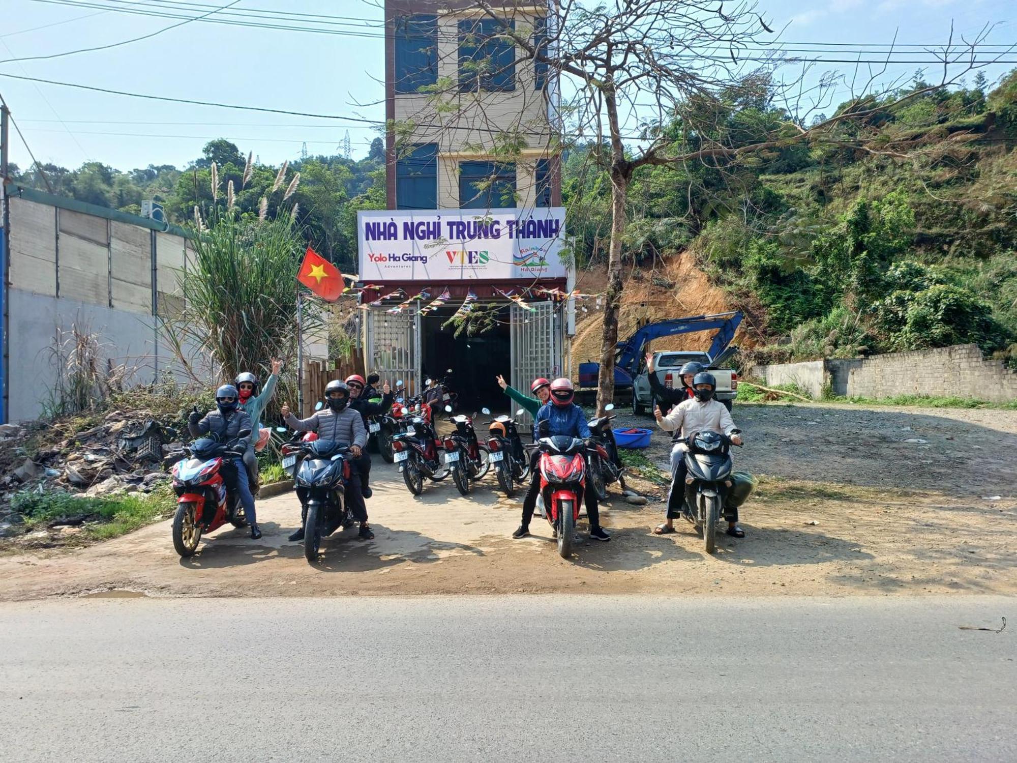 Yolo Ha Giang Adventures, Motorbike And Loop Tours Hotel Eksteriør billede