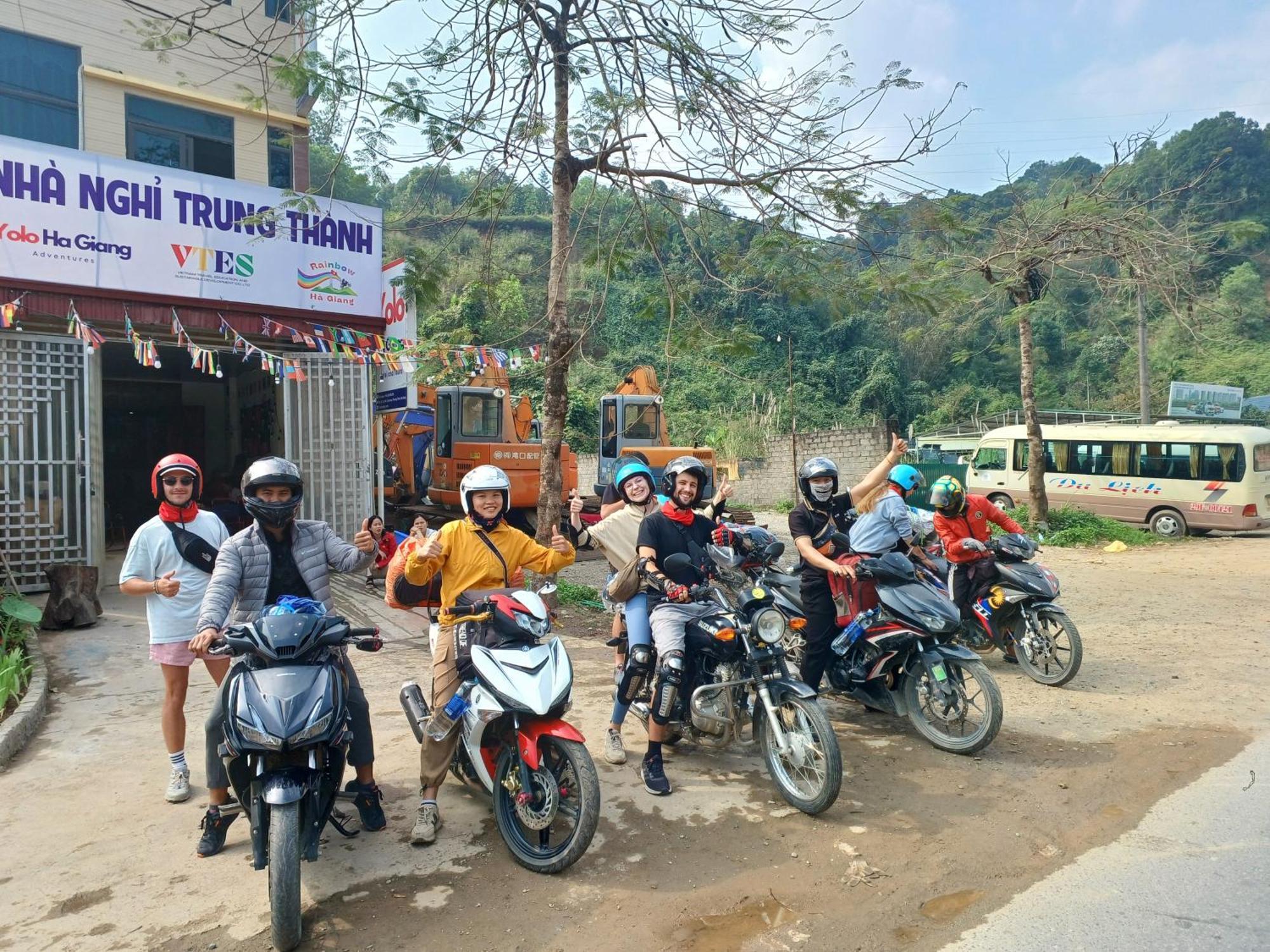 Yolo Ha Giang Adventures, Motorbike And Loop Tours Hotel Eksteriør billede