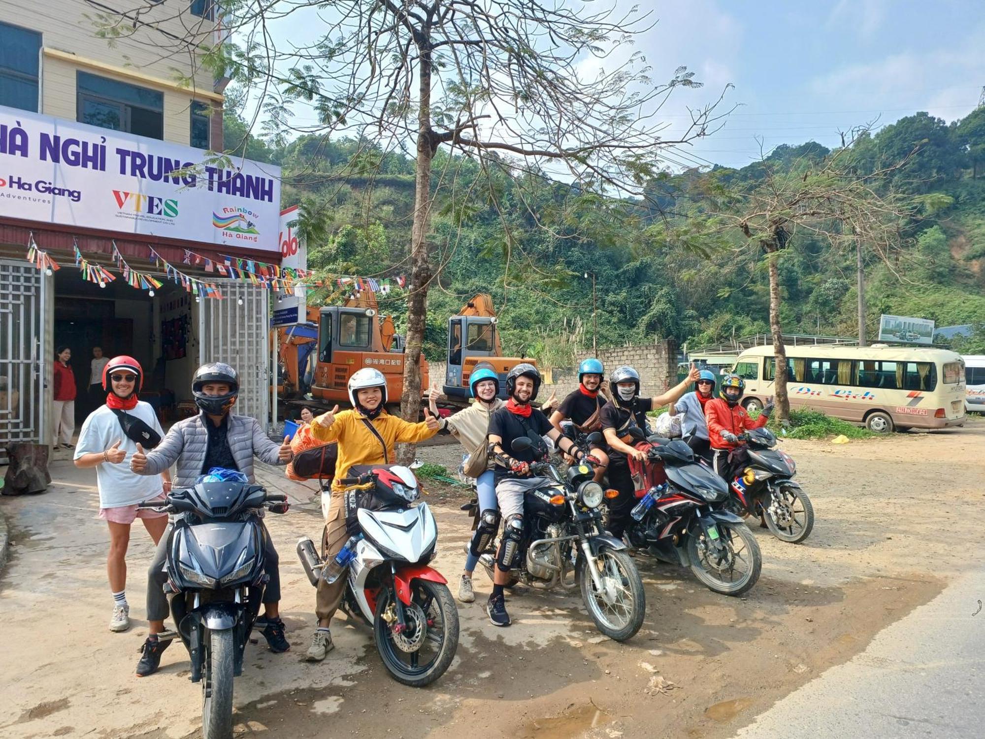 Yolo Ha Giang Adventures, Motorbike And Loop Tours Hotel Eksteriør billede