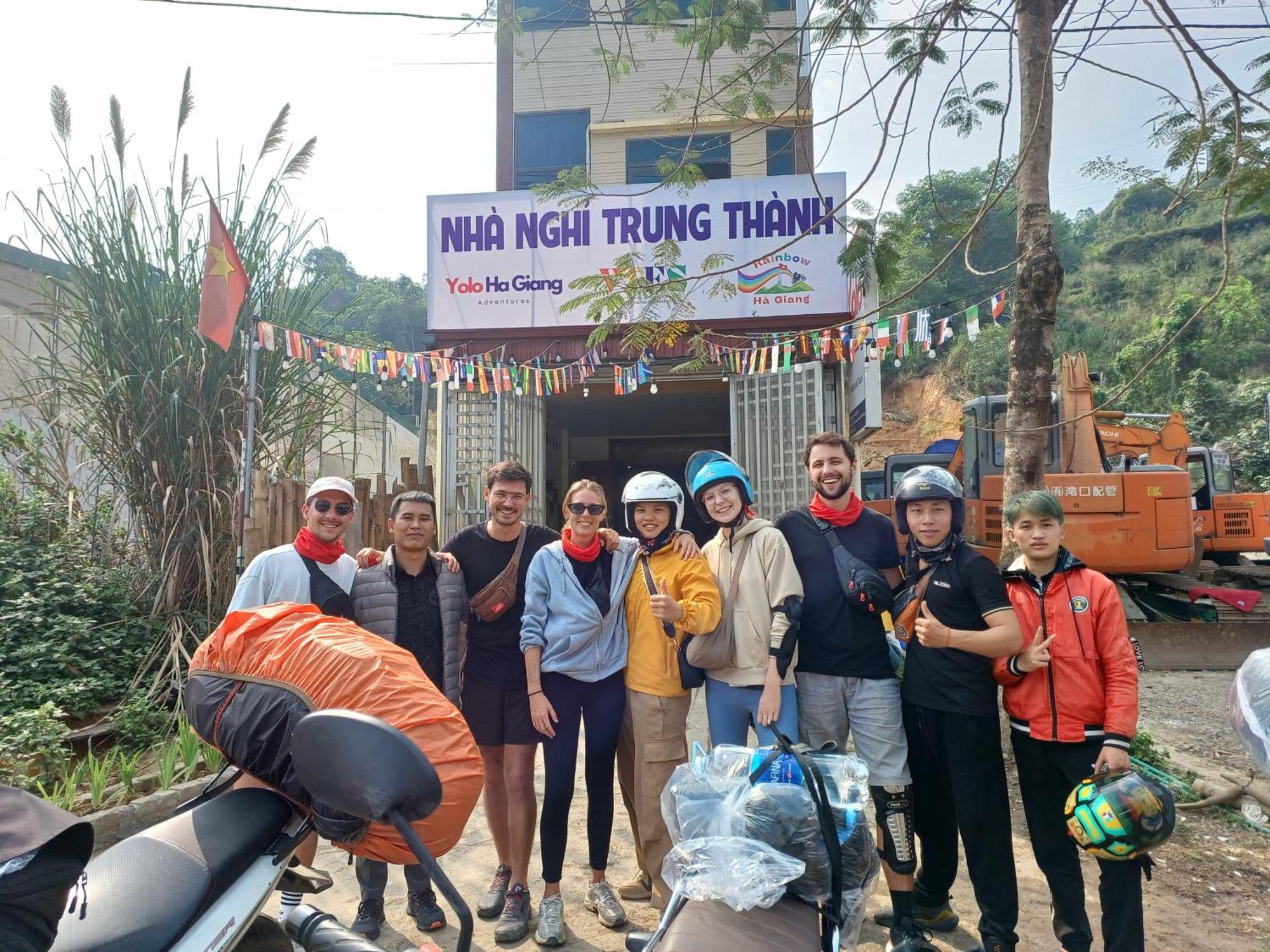 Yolo Ha Giang Adventures, Motorbike And Loop Tours Hotel Eksteriør billede