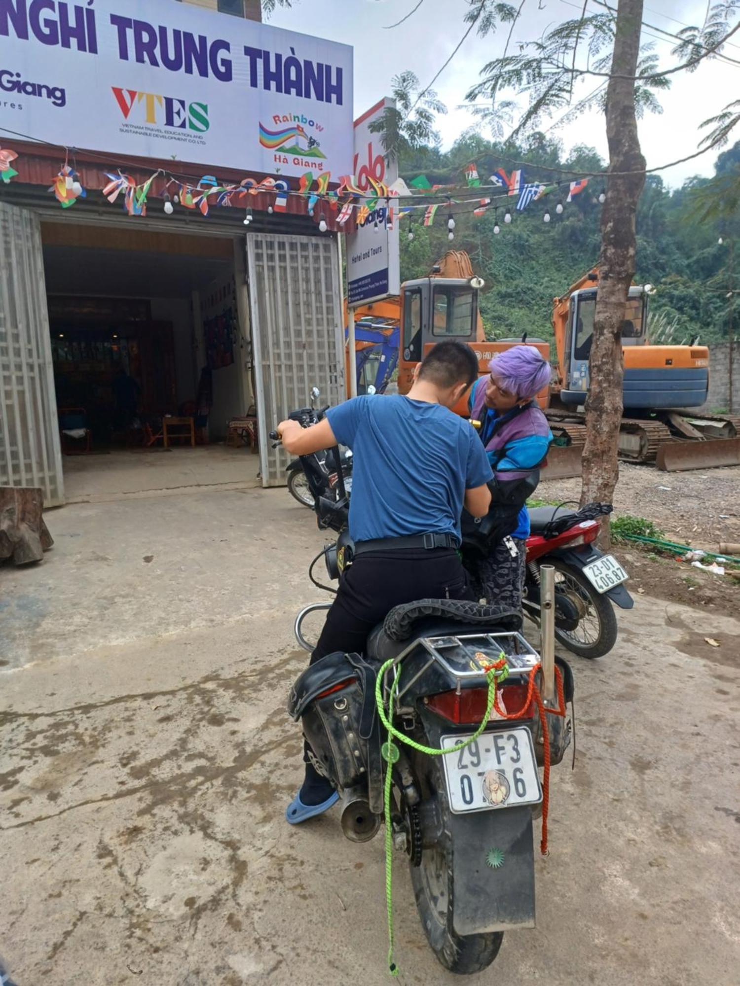 Yolo Ha Giang Adventures, Motorbike And Loop Tours Hotel Eksteriør billede