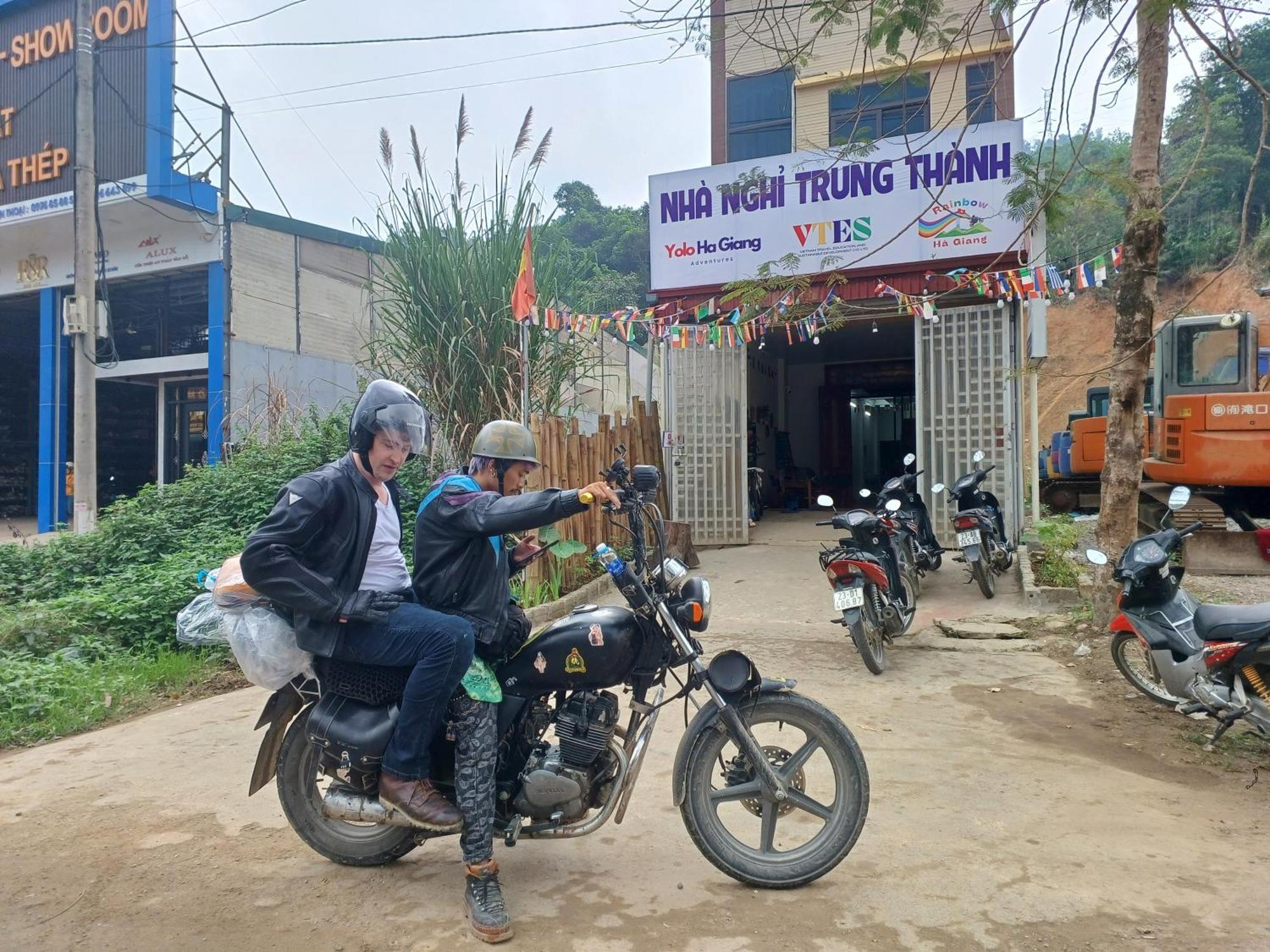 Yolo Ha Giang Adventures, Motorbike And Loop Tours Hotel Eksteriør billede